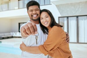 diversity-couple-and-show-keys-to-new-house